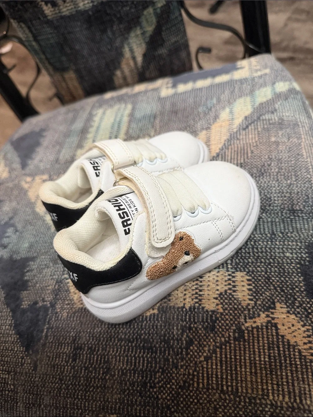 Fashion Kids White Sneakers with Gold Glitter Accent